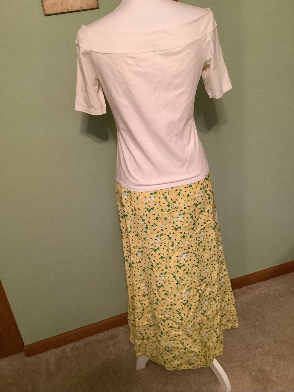 Yellow Flowered Loft MIDI A-line Skirt - Size 10 - Picture 9 of 9